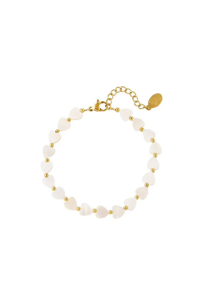 Armband met witte hart bedels
