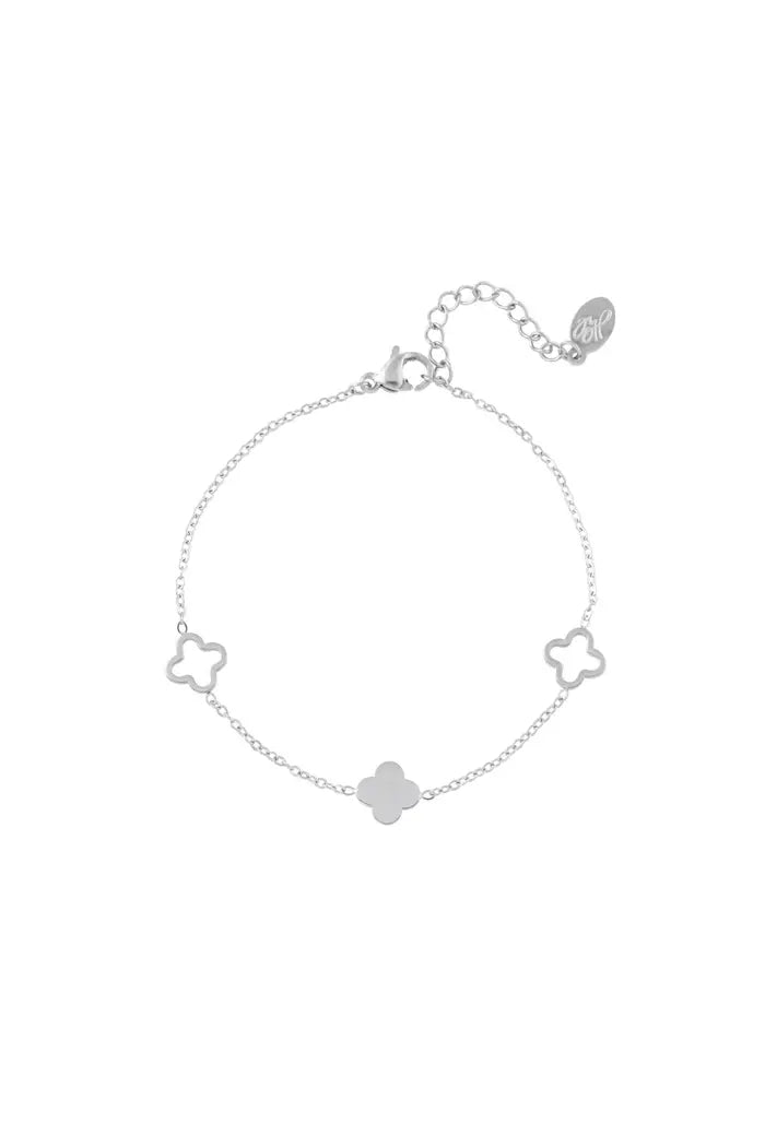 zilveren armband met meerdere klavertjes